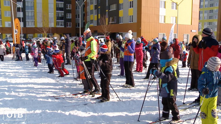 Спортивные выходные: жители Академического присоединились к «Лыжне России»