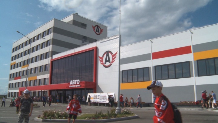 В екатеринбургском микрорайоне Солнечном открылась хоккейная «Авто-Арена»
