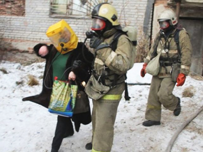 На Уралмаше эвакуировали 150 человек из-за пожара в подъезде