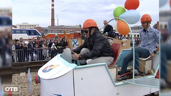 В День железнодорожника в Екатеринбурге прошли гонки на дрезинах
