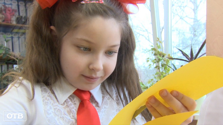 Екатеринбургские школьники завели моду проводить «Разноцветную неделю»