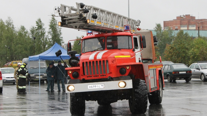 В центре Екатеринбурга из бургерной эвакуировали 20 человек