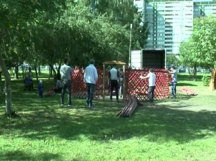 Участники Дня народов Среднего Урала готовят свои подворья в Екатеринбурге