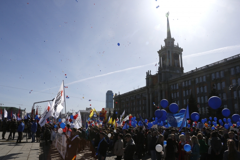На первомайские демонстрации в Екатеринбурге вышли более 20 тысяч человек