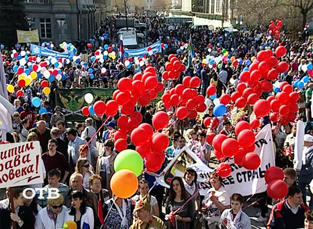 Первое мая в Екатеринбурге: демонстрация, субботник и монстрация