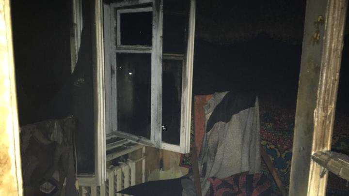СК проверяет обстоятельства гибели двух человек при пожаре в Североуральске