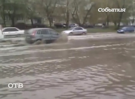 Улицы Каменска-Уральского ушли под воду из-за ливня
