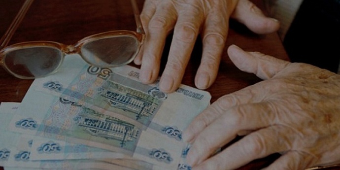 С 1 августа повысят пенсии работающим пенсионерам России