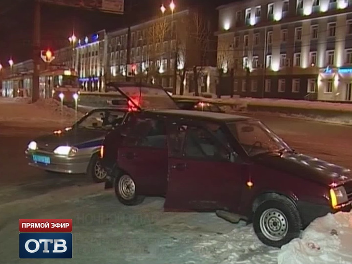 В Екатеринбурге двое пострадали в столкновении «Нексии» и «девятки»