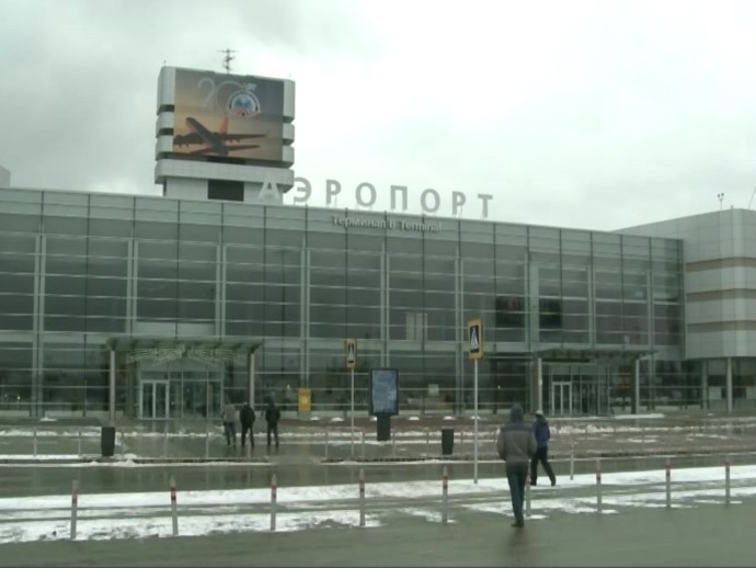 В Кольцово пассажир экстренно выплатил долг в 3,5 млн, чтобы вылететь из страны