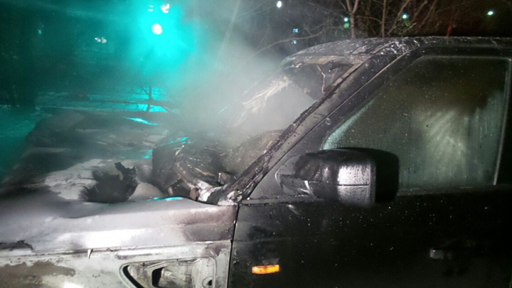 Три автомобиля загорелись ночью на Опалихинской в Екатеринбурге