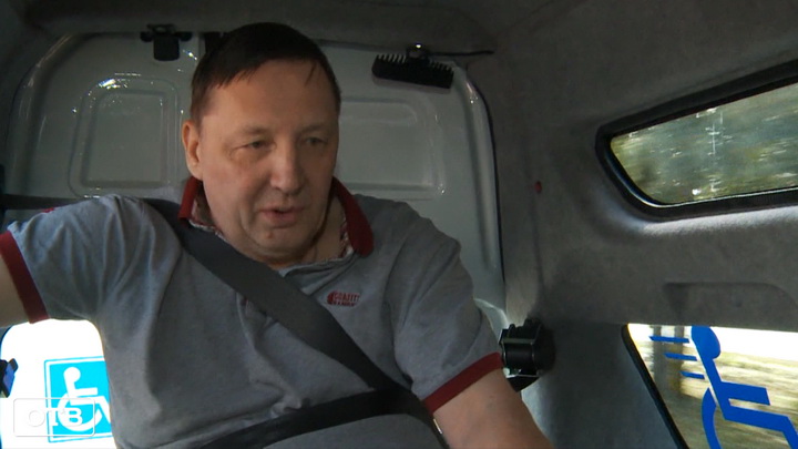 В Екатеринбурге появились спецмашины такси для инвалидов-колясочников