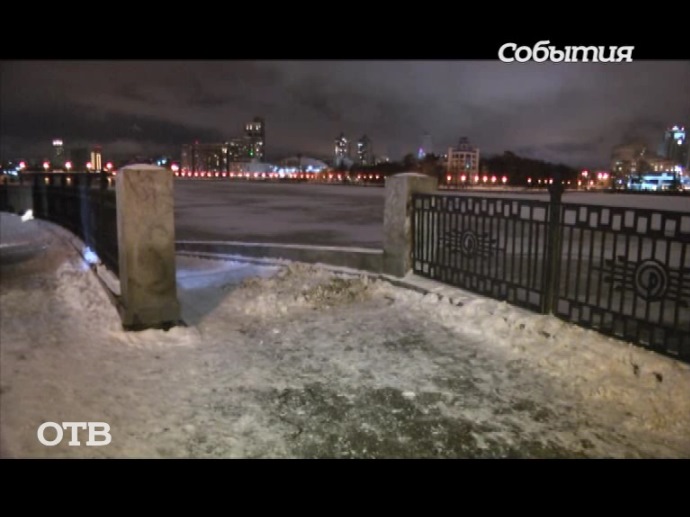 В Екатеринбурге двое едва не погибли под тонким льдом Исети