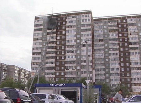 В Екатеринбурге полностью выгорела квартира на улице Сыромолотова