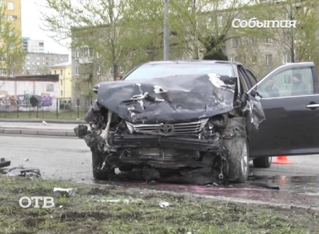 В Екатеринбурге столкнулись две «Тойоты»; водитель одной из них погиб