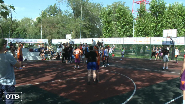 Во всероссийских соревнованиях по уличному баскетболу «Оранжевый мяч» приняли участие 170 команд