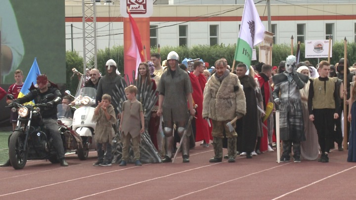 В Верхней Пышме День металлурга отметили карнавальным шествием