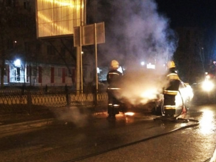 В Екатеринбурге возле Южного Автовокзала сгорела «Нексия»