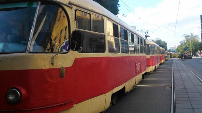 На Эльмаш в течение месяца не будут ходить трамваи и троллейбусы
