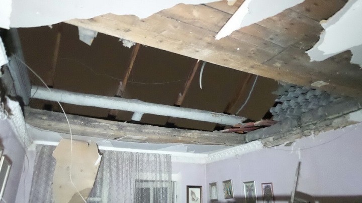 Итоги недели: обрушение потолка в жилом доме на Уралмаше