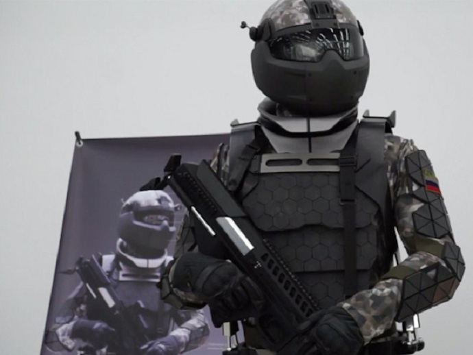 Универсальный солдат: в России создан титановый экзоскелет