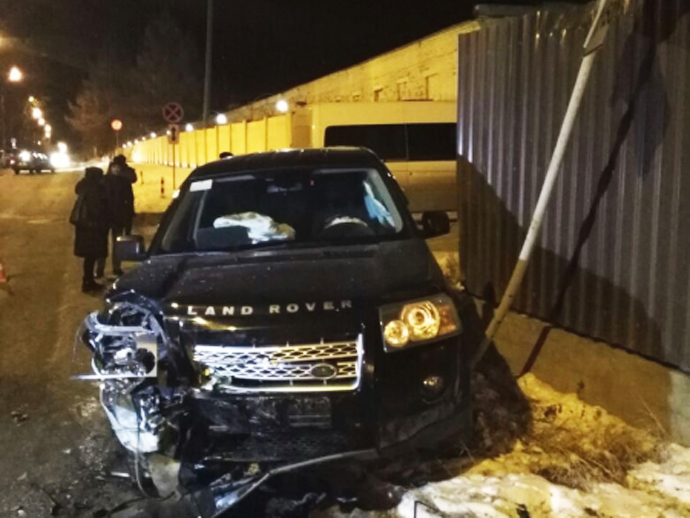 В Екатеринбурге столкнулись «Ленд Ровер» и «Приора», погибли два человека