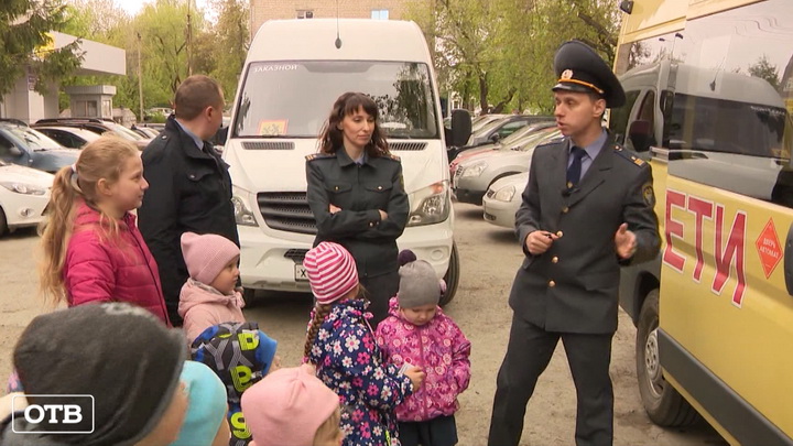 Екатеринбургским школьникам провели полезный урок прямо в автобусе