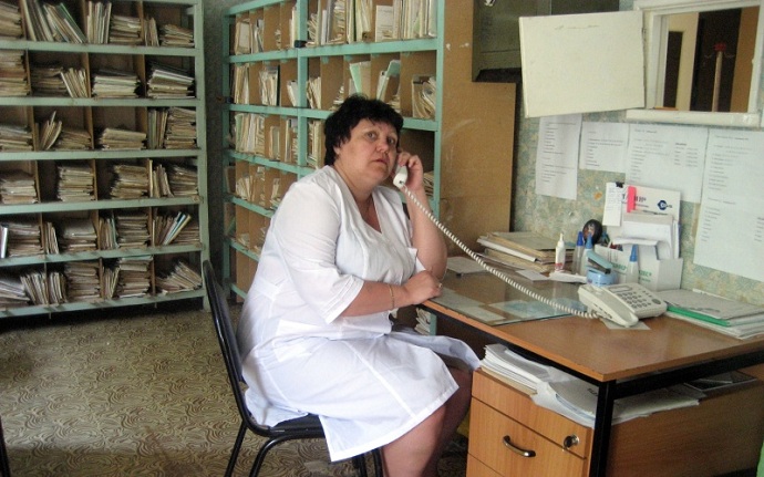 Регистраторов поликлиник Екатеринбурга отправят на курсы вежливого общения