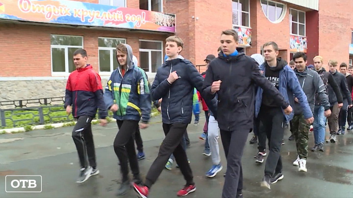 Школьники из Новоуральска приняли участие в военных сборах