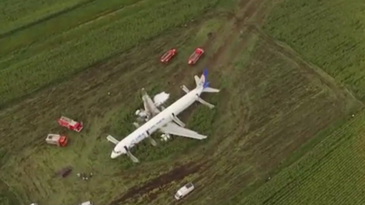 231 человек остался в живых: подробности аварийной посадки рейса U6-178