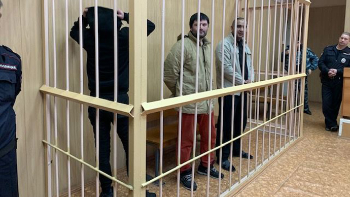 В Красноуральске троих иностранцев осудили за ограбление почтальона