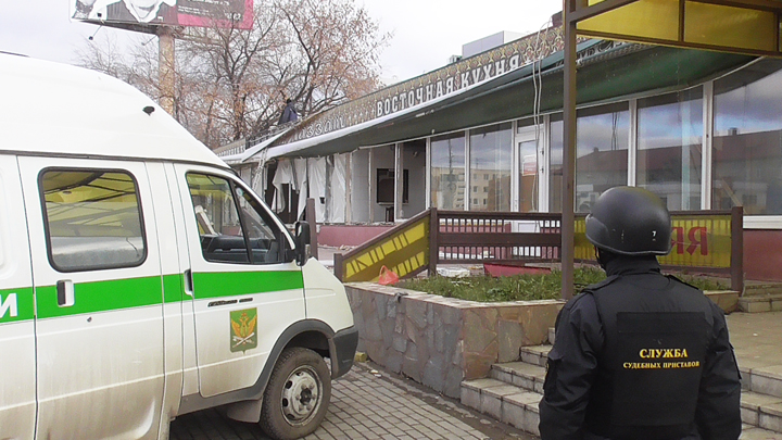 В Екатеринбурге снесли нелегальное кафе восточной кухни