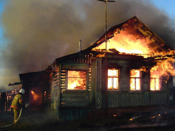 В Свердловской области за одну ночь сгорели два жилых дома