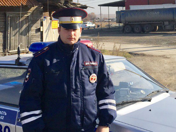 Свердловский полицейский спас многодетную семью из горящего дома