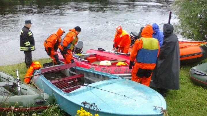 На реке Лозьве пятый день ищут утонувших манси