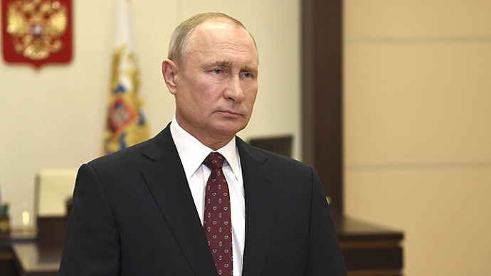 Владимир Путин подписал указ о выплате пенсионерам