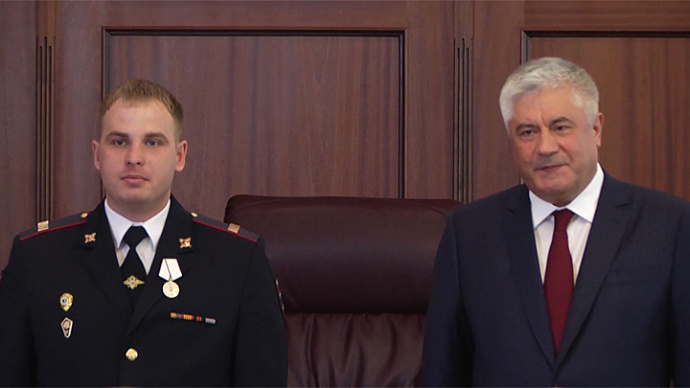Полицейских из Камышлова и Тавды наградили за мужество при спасении людей