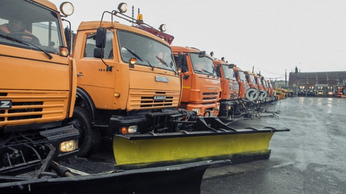 На уборку мокрого снега в Екатеринбурге вышли 150 машин