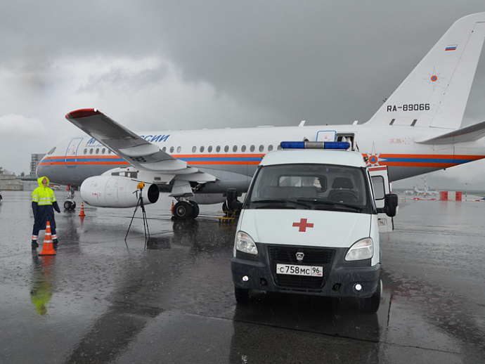 Свердловские спасатели транспортировали тяжелобольных детей из Москвы