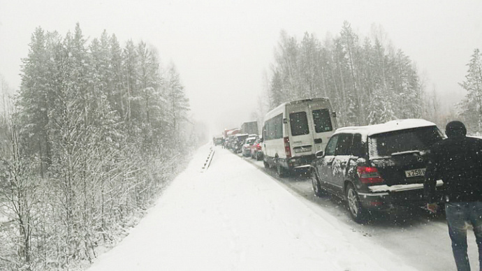 На Среднем Урале из-за снегопада ограничена перевозка групп детей