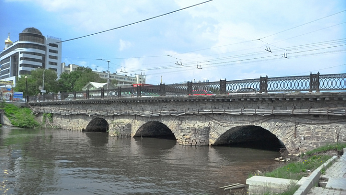 Старейшие мосты Екатеринбурга проверят на прочность за 3,5 млн рублей