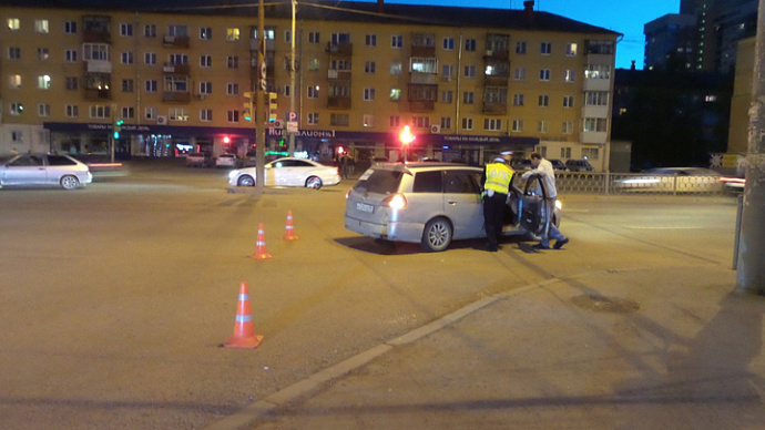 В Екатеринбурге водитель «Ниссана» сбил двух пешеходов
