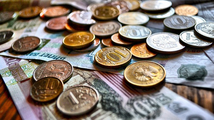 Среднемесячная зарплата по Свердловской области составила 36 тысяч рублей