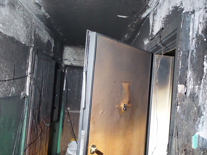 В Екатеринбурге из-за пожара эвакуировали 25 человек, пострадал ребёнок