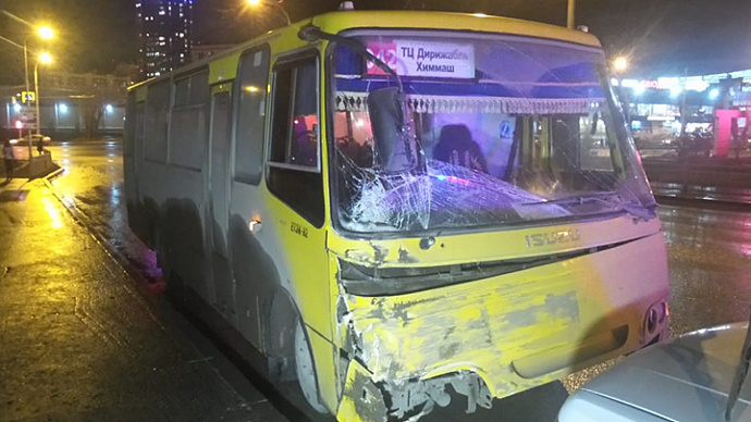 В Екатеринбурге два человека пострадали в столкновении автобусов
