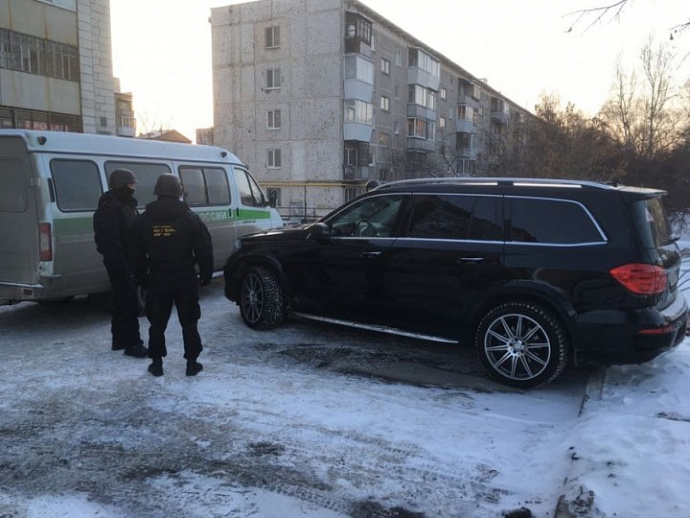 Екатеринбуржец лишился люксового «Мерседеса» из-за долга в три миллиона рублей