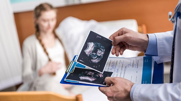 Врачи в Чехии по ошибке сделали аборт не той пациентке