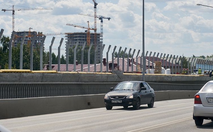 В Екатеринбурге на ЖБИ открыли проезд по правой эстакаде транспортной развязки 