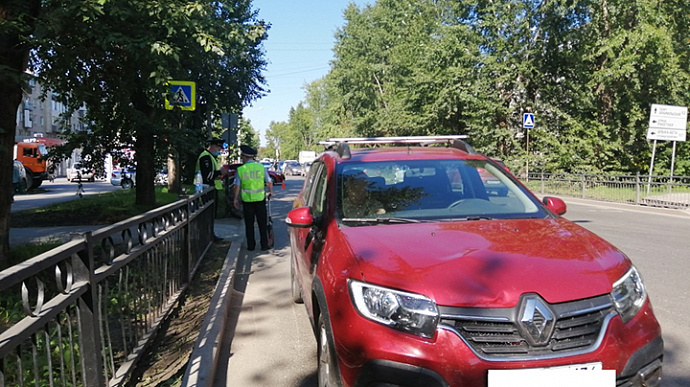 В Екатеринбурге водитель сбил четверых детей на переходе