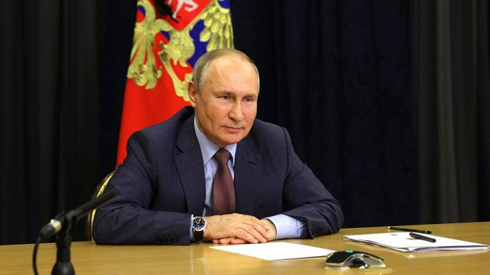 Владимир Путин объявил о переносе выплат на школьников на более ранний срок